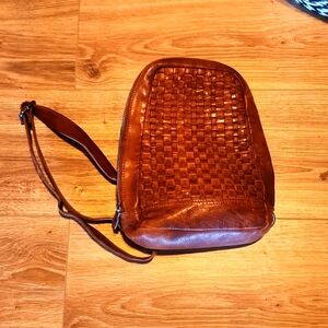 VILENCA HOLLAND genuine woven leather shoulder sling backpack